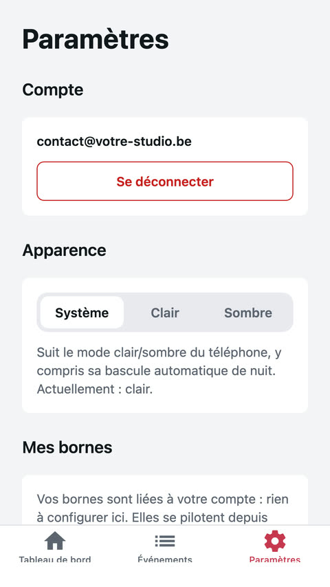 Paramètres de l'application : compte, apparence claire ou sombre, et rappel que les bornes sont liées au compte.